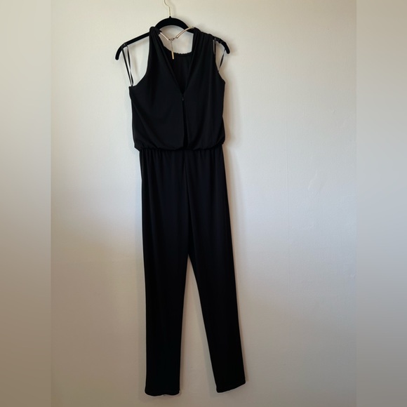 Black jumpsuit with gold neck chain - Picture 4 of 8
